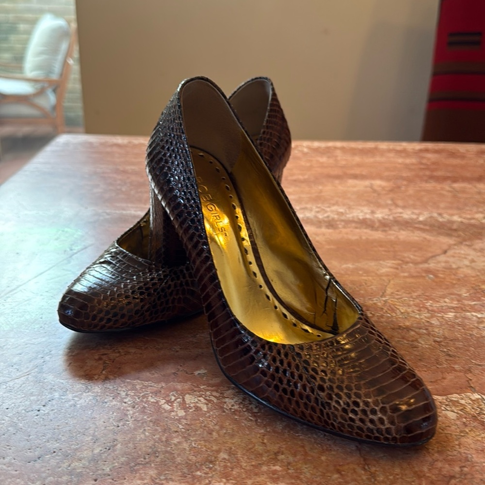 BCBG Girls size 7 1/2 Brown Snake Print 3 1/2 inch Pumps GUC